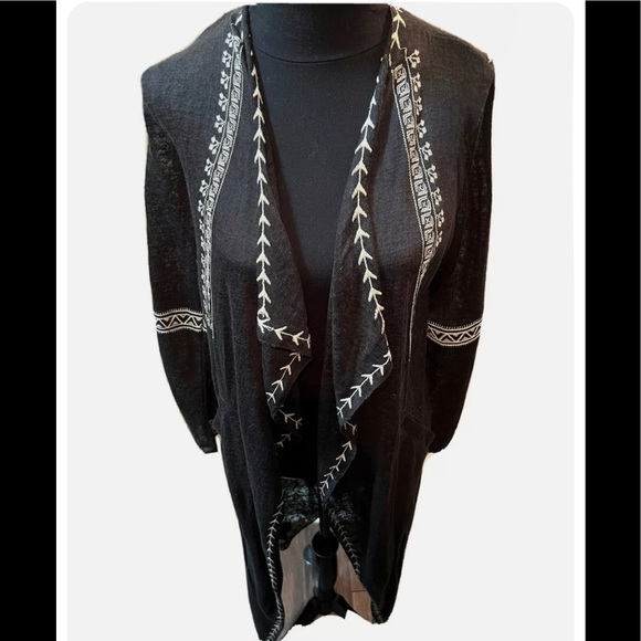 NWT Hot and Delicious Black Embroidered Bohemian Cardigan SzM - Picture 2 of 11